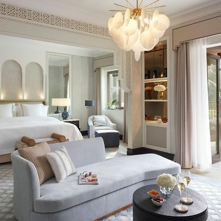 Jumeirah Dar Al Masyaf Dubai Dış mekan fotoğraf A suite at The Ritz-Carlton, DIFC