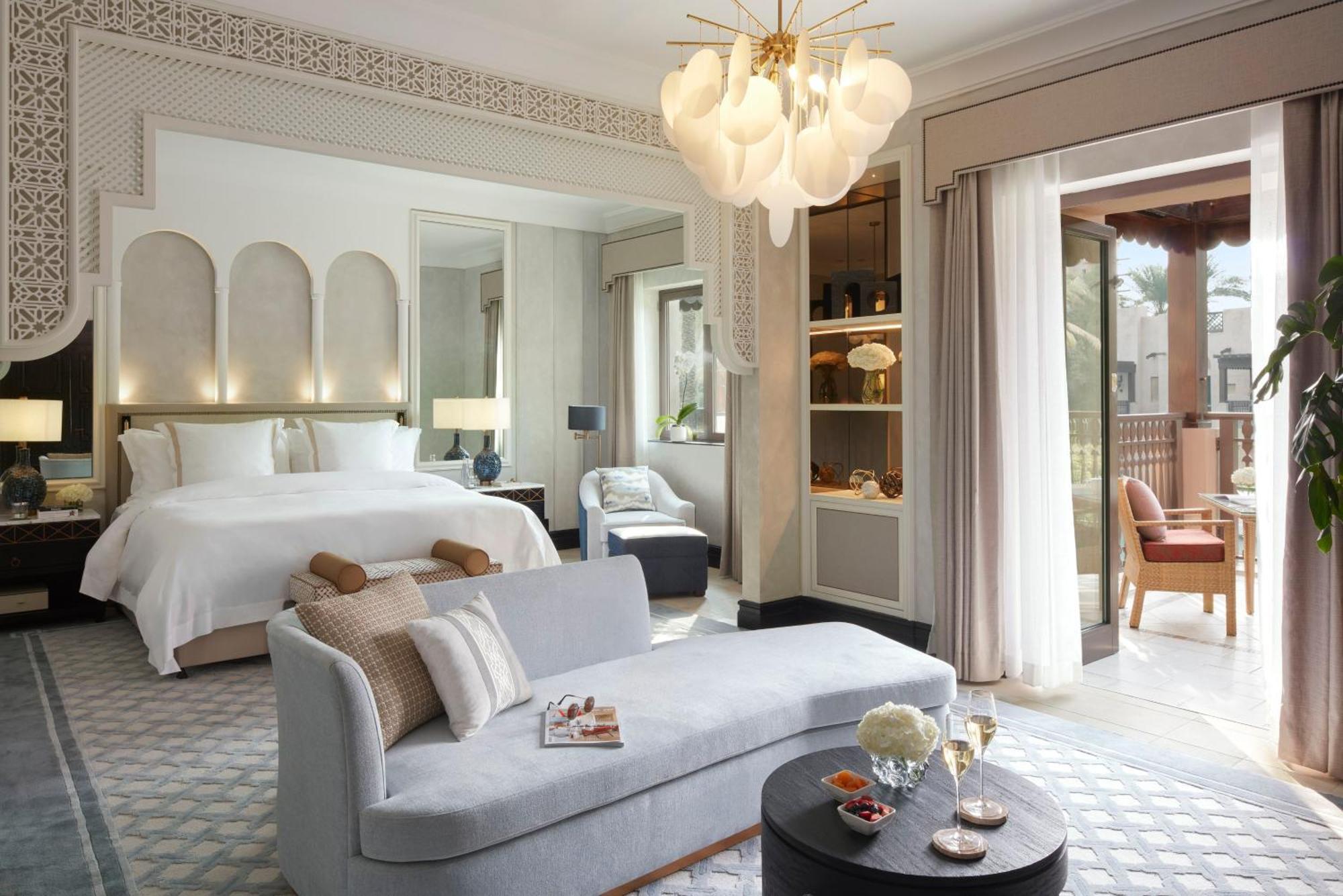 Jumeirah Dar Al Masyaf Dubai Dış mekan fotoğraf A suite at The Ritz-Carlton, DIFC