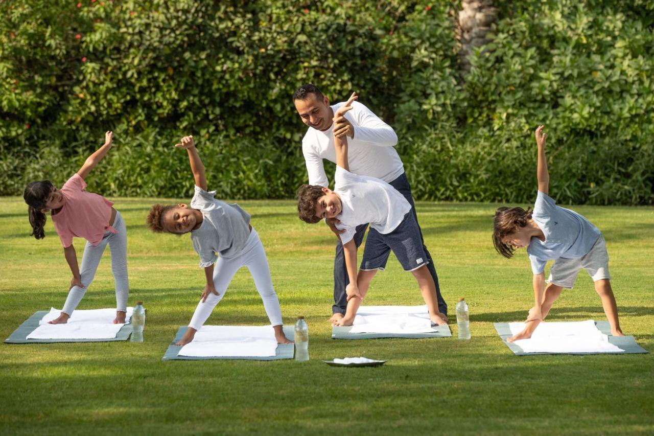 Jumeirah Dar Al Masyaf Dubai Dış mekan fotoğraf The Crown Prince and his children practice yoga at the Crown Prince's summer residence, 2019